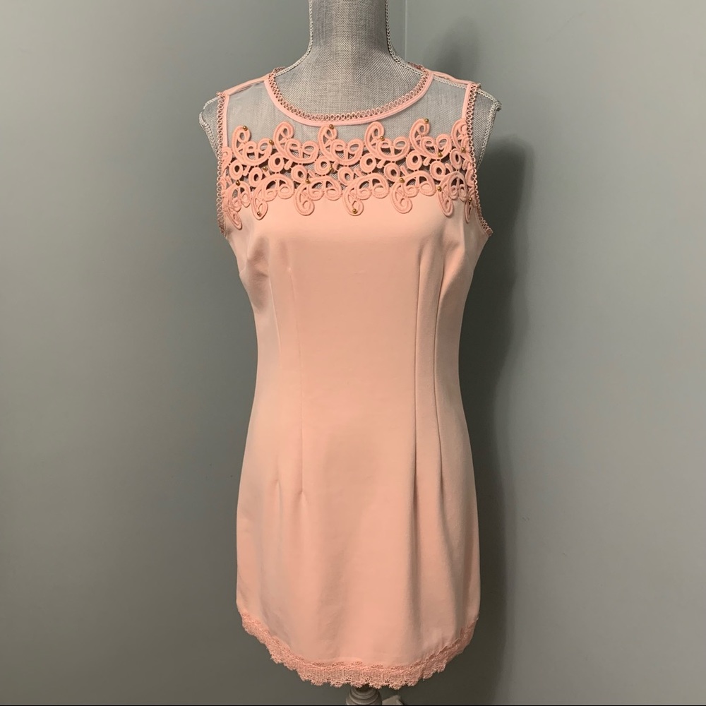 TAHARI Peach mini cocktail Dress with lace size 6 sleeveless wedding guest